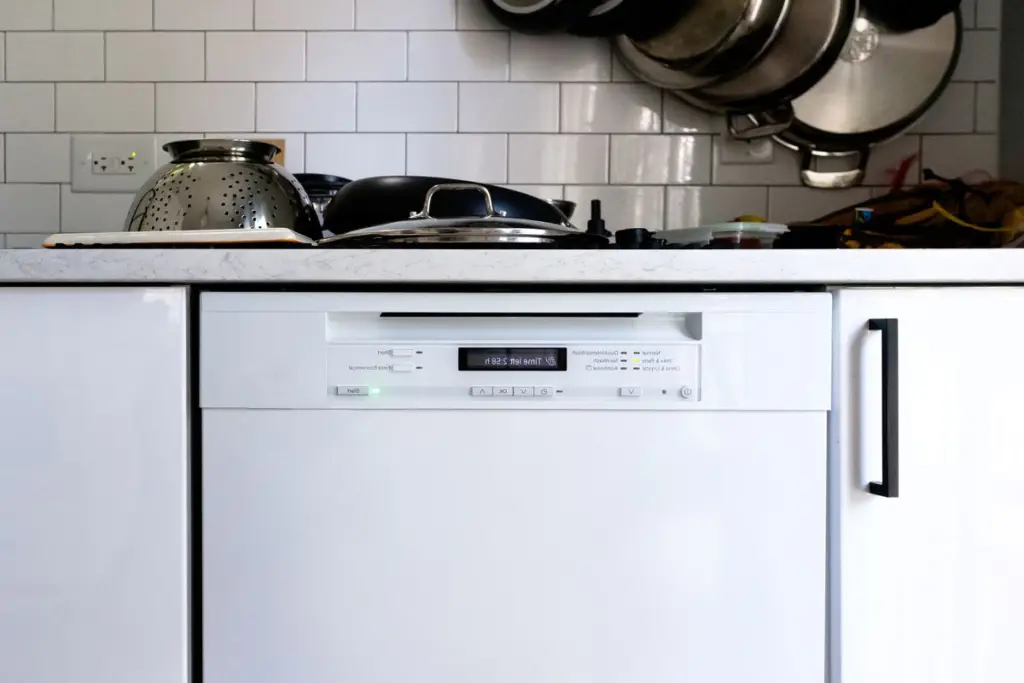 Lave vaisselle qui tourne mais ne lave pas, Que faire ?