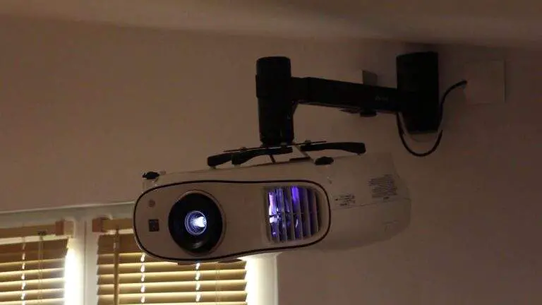 Que faire avec un vidéo-projecteur qui clignote ?